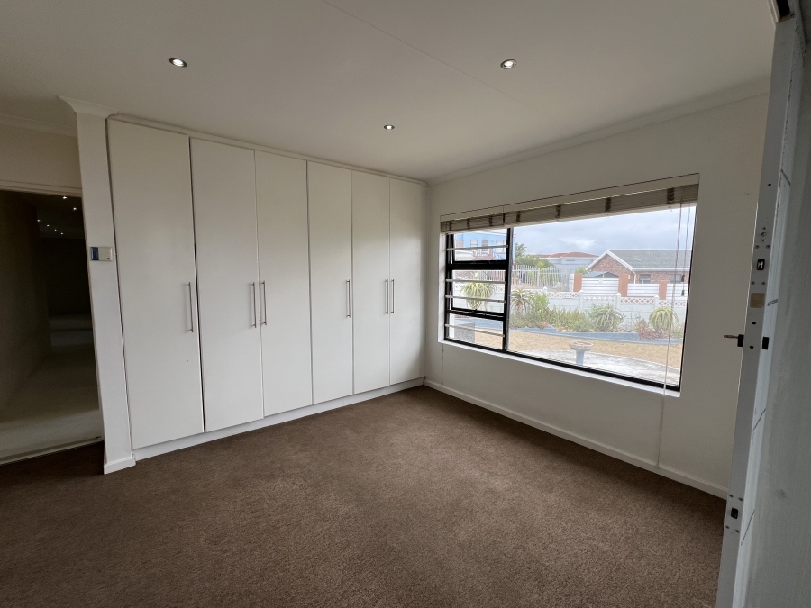 2 Bedroom Property for Sale in Wavecrest Eastern Cape